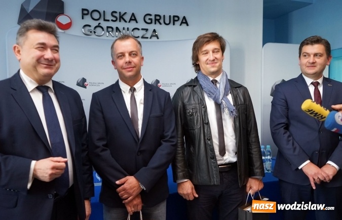 Zdjęcie w galerii na portalu naszwodzislaw.com: Znany aktor spadł z mostu Karola w Pradze. Uratowali go górnicy z Rydułtów  wiadomości z regionu