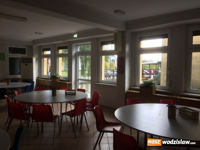 Zdjęcie w galerii na portalu naszwodzislaw.com: W ZPSWR jeszcze ładniej i bezpieczniej. Jakie zmiany przeszedł budynek szkoły? Sprawdź  wiadomości z regionu