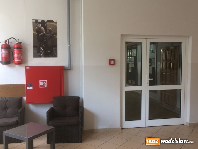 Zdjęcie w galerii na portalu naszwodzislaw.com: W ZPSWR jeszcze ładniej i bezpieczniej. Jakie zmiany przeszedł budynek szkoły? Sprawdź  wiadomości z regionu