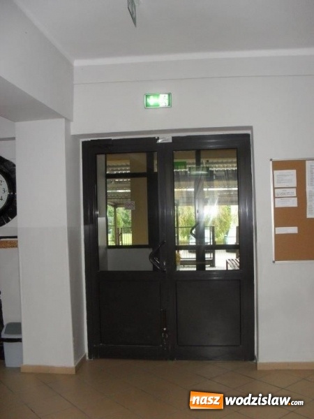 Zdjęcie w galerii na portalu naszwodzislaw.com: W ZPSWR jeszcze ładniej i bezpieczniej. Jakie zmiany przeszedł budynek szkoły? Sprawdź  wiadomości z regionu