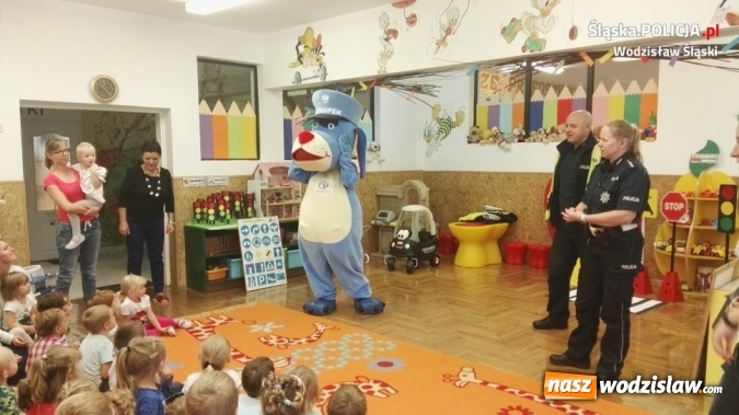 Zdjęcie w galerii na portalu naszwodzislaw.com: Policjanci o bezpieczeństwie z przedszkolakami ze Skrzyszowa  wiadomości z regionu