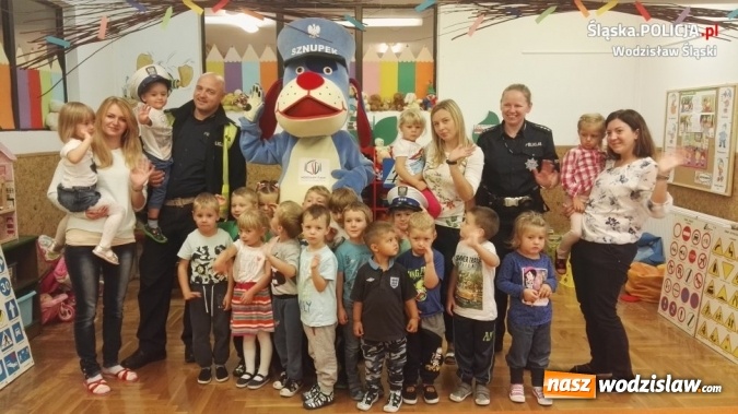 Zdjęcie w galerii na portalu naszwodzislaw.com: Policjanci o bezpieczeństwie z przedszkolakami ze Skrzyszowa  wiadomości z regionu