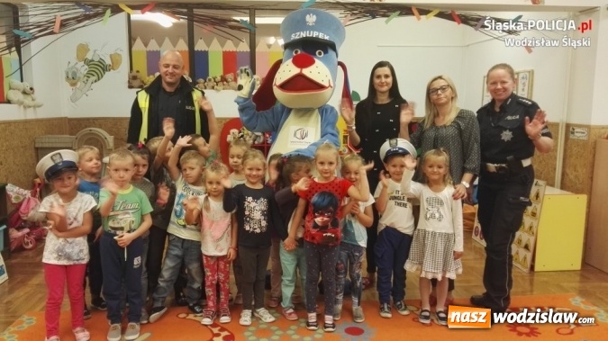 Zdjęcie w galerii na portalu naszwodzislaw.com: Policjanci o bezpieczeństwie z przedszkolakami ze Skrzyszowa  wiadomości z regionu