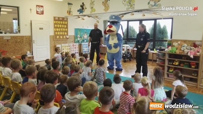 Zdjęcie w galerii na portalu naszwodzislaw.com: Policjanci o bezpieczeństwie z przedszkolakami ze Skrzyszowa  wiadomości z regionu