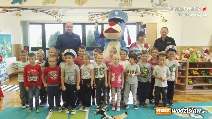Zdjęcie w galerii na portalu naszwodzislaw.com: Policjanci o bezpieczeństwie z przedszkolakami ze Skrzyszowa  wiadomości z regionu