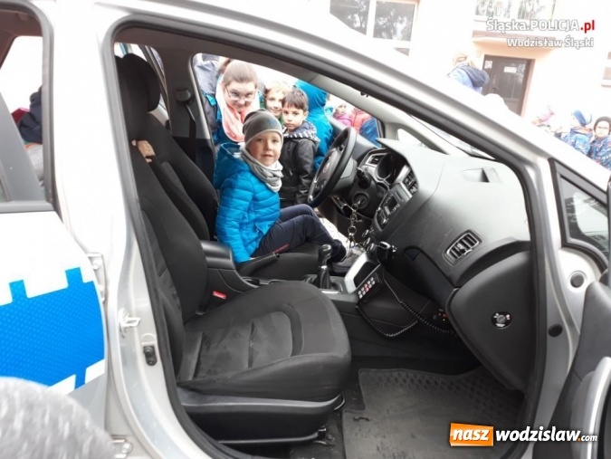 Zdjęcie w galerii na portalu naszwodzislaw.com: Wodzisławska drogówka edukuje przedszkolaków  wiadomości z regionu