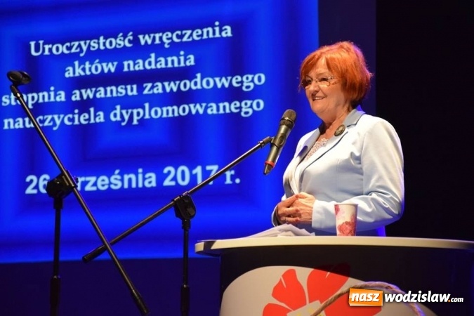 Zdjęcie w galerii na portalu naszwodzislaw.com: Nauczyciele dyplomowani odebrali tytuły w Rydułtowach wiadomości z regionu