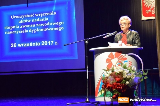 Zdjęcie w galerii na portalu naszwodzislaw.com: Nauczyciele dyplomowani odebrali tytuły w Rydułtowach wiadomości z regionu