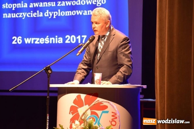 Zdjęcie w galerii na portalu naszwodzislaw.com: Nauczyciele dyplomowani odebrali tytuły w Rydułtowach wiadomości z regionu