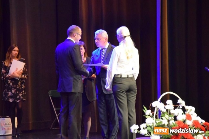 Zdjęcie w galerii na portalu naszwodzislaw.com: Nauczyciele dyplomowani odebrali tytuły w Rydułtowach wiadomości z regionu