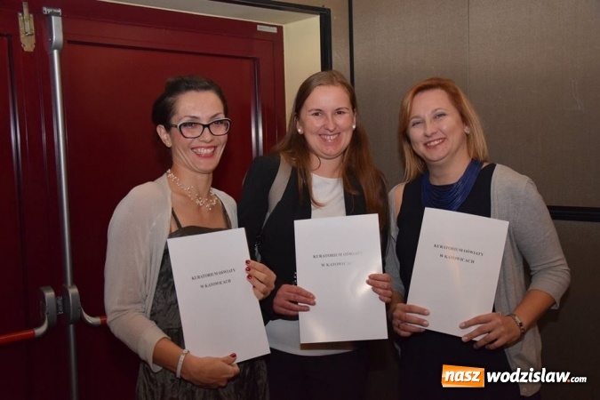Zdjęcie w galerii na portalu naszwodzislaw.com: Nauczyciele dyplomowani odebrali tytuły w Rydułtowach wiadomości z regionu