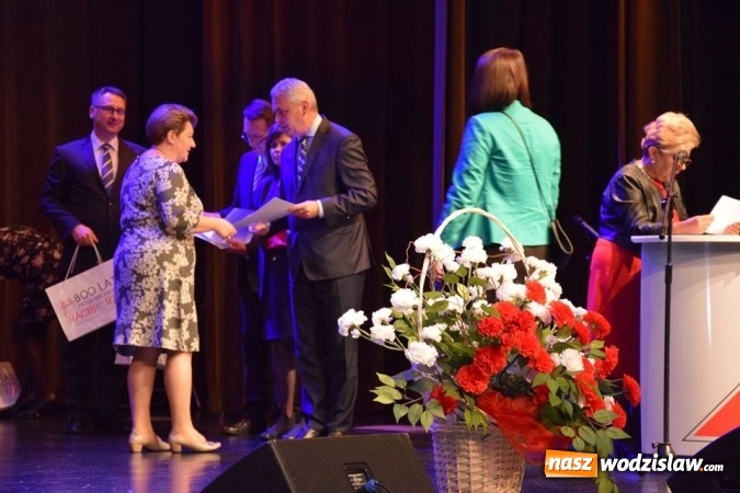 Zdjęcie w galerii na portalu naszwodzislaw.com: Nauczyciele dyplomowani odebrali tytuły w Rydułtowach wiadomości z regionu