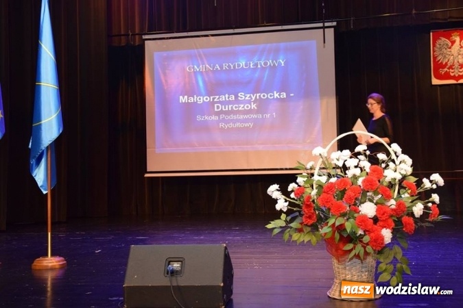 Zdjęcie w galerii na portalu naszwodzislaw.com: Nauczyciele dyplomowani odebrali tytuły w Rydułtowach wiadomości z regionu