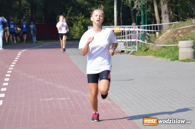 Zdjęcie w galerii na portalu naszwodzislaw.com: Ćwierćwiecze Biegu Gazety Wodzisławskiej. Za nami jubileuszowa edycja. Na starcie stanęło 350 osób wiadomości z regionu