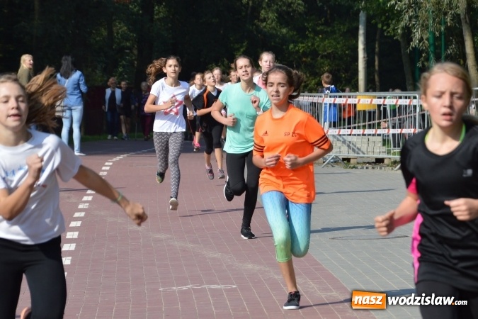 Zdjęcie w galerii na portalu naszwodzislaw.com: Ćwierćwiecze Biegu Gazety Wodzisławskiej. Za nami jubileuszowa edycja. Na starcie stanęło 350 osób wiadomości z regionu