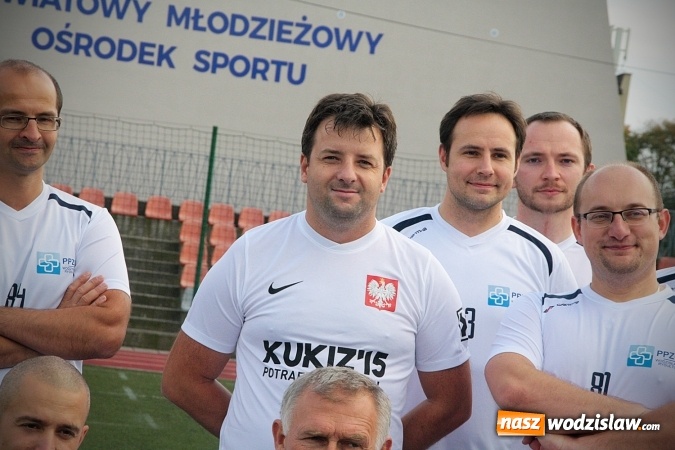 Zdjęcie w galerii na portalu naszwodzislaw.com: Lekarze kontra samorządowcy. Zagrali charytatywnie na rzecz rydułtowskiej pediatrii. Będzie rewanż  wiadomości z regionu