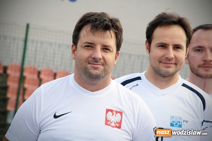 Zdjęcie w galerii na portalu naszwodzislaw.com: Lekarze kontra samorządowcy. Zagrali charytatywnie na rzecz rydułtowskiej pediatrii. Będzie rewanż  wiadomości z regionu