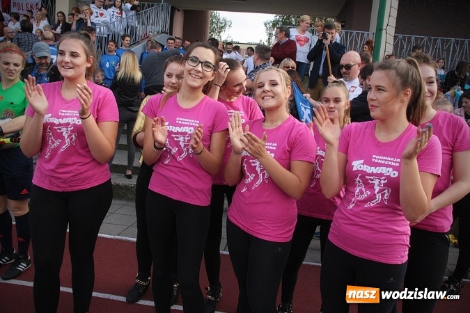 Zdjęcie w galerii na portalu naszwodzislaw.com: Lekarze kontra samorządowcy. Zagrali charytatywnie na rzecz rydułtowskiej pediatrii. Będzie rewanż  wiadomości z regionu