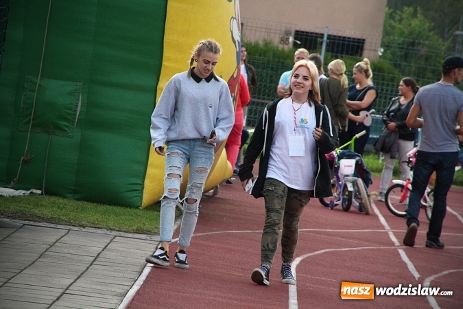 Zdjęcie w galerii na portalu naszwodzislaw.com: Lekarze kontra samorządowcy. Zagrali charytatywnie na rzecz rydułtowskiej pediatrii. Będzie rewanż  wiadomości z regionu