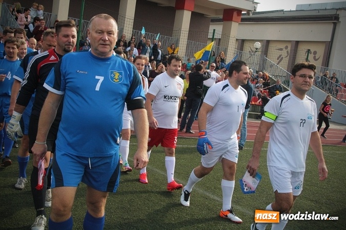 Zdjęcie w galerii na portalu naszwodzislaw.com: Lekarze kontra samorządowcy. Zagrali charytatywnie na rzecz rydułtowskiej pediatrii. Będzie rewanż  wiadomości z regionu
