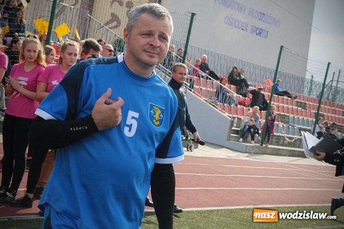 Zdjęcie w galerii na portalu naszwodzislaw.com: Lekarze kontra samorządowcy. Zagrali charytatywnie na rzecz rydułtowskiej pediatrii. Będzie rewanż  wiadomości z regionu