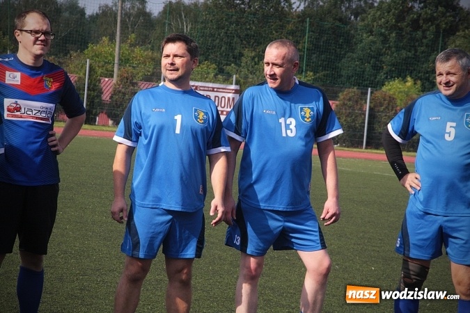 Zdjęcie w galerii na portalu naszwodzislaw.com: Lekarze kontra samorządowcy. Zagrali charytatywnie na rzecz rydułtowskiej pediatrii. Będzie rewanż  wiadomości z regionu