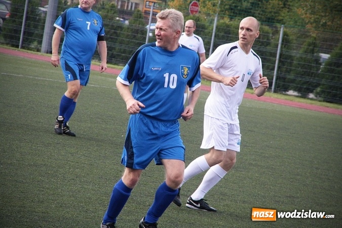 Zdjęcie w galerii na portalu naszwodzislaw.com: Lekarze kontra samorządowcy. Zagrali charytatywnie na rzecz rydułtowskiej pediatrii. Będzie rewanż  wiadomości z regionu