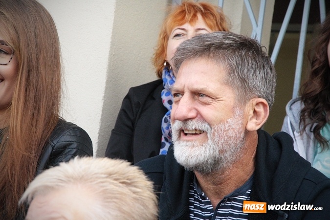 Zdjęcie w galerii na portalu naszwodzislaw.com: Lekarze kontra samorządowcy. Zagrali charytatywnie na rzecz rydułtowskiej pediatrii. Będzie rewanż  wiadomości z regionu