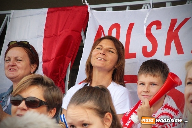 Zdjęcie w galerii na portalu naszwodzislaw.com: Lekarze kontra samorządowcy. Zagrali charytatywnie na rzecz rydułtowskiej pediatrii. Będzie rewanż  wiadomości z regionu