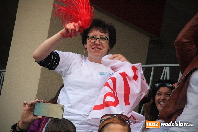 Zdjęcie w galerii na portalu naszwodzislaw.com: Lekarze kontra samorządowcy. Zagrali charytatywnie na rzecz rydułtowskiej pediatrii. Będzie rewanż  wiadomości z regionu