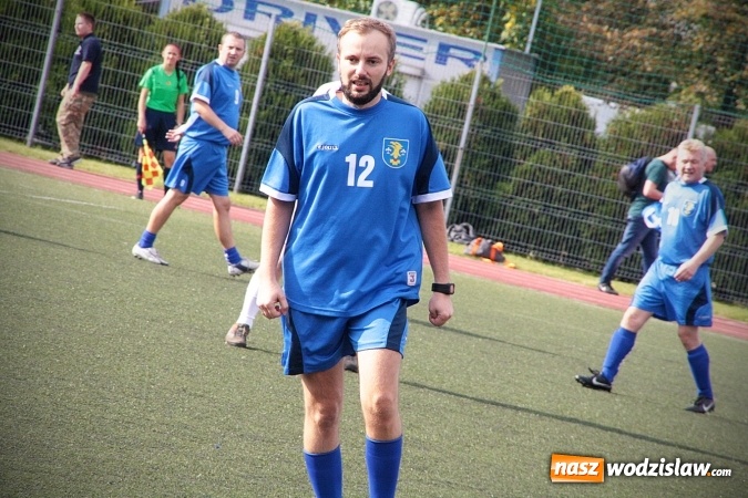 Zdjęcie w galerii na portalu naszwodzislaw.com: Lekarze kontra samorządowcy. Zagrali charytatywnie na rzecz rydułtowskiej pediatrii. Będzie rewanż  wiadomości z regionu