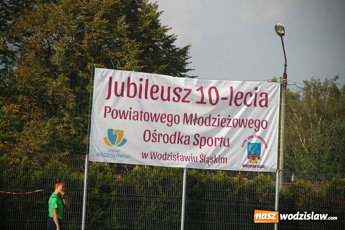 Zdjęcie w galerii na portalu naszwodzislaw.com: Lekarze kontra samorządowcy. Zagrali charytatywnie na rzecz rydułtowskiej pediatrii. Będzie rewanż  wiadomości z regionu