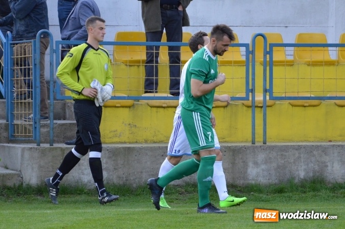 Zdjęcie w galerii na portalu naszwodzislaw.com: Skromne zwycięstwo Naprzodu Syrynia wiadomości z regionu