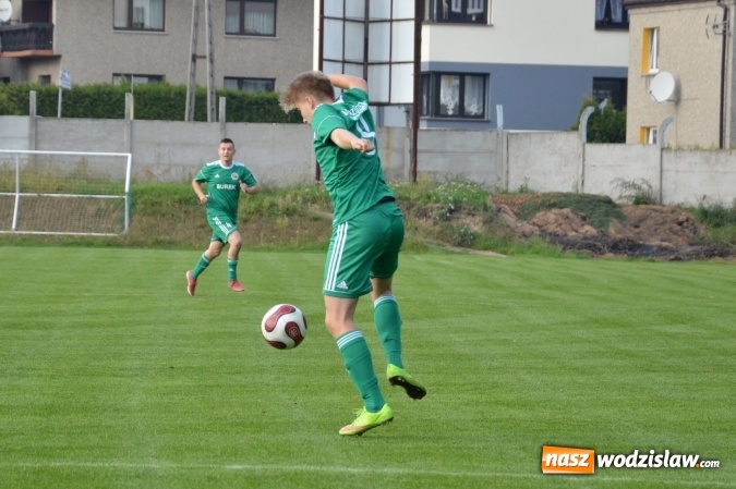 Zdjęcie w galerii na portalu naszwodzislaw.com: Skromne zwycięstwo Naprzodu Syrynia wiadomości z regionu