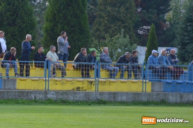 Zdjęcie w galerii na portalu naszwodzislaw.com: Skromne zwycięstwo Naprzodu Syrynia wiadomości z regionu