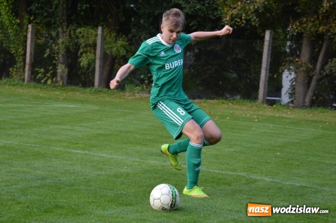 Zdjęcie w galerii na portalu naszwodzislaw.com: Skromne zwycięstwo Naprzodu Syrynia wiadomości z regionu