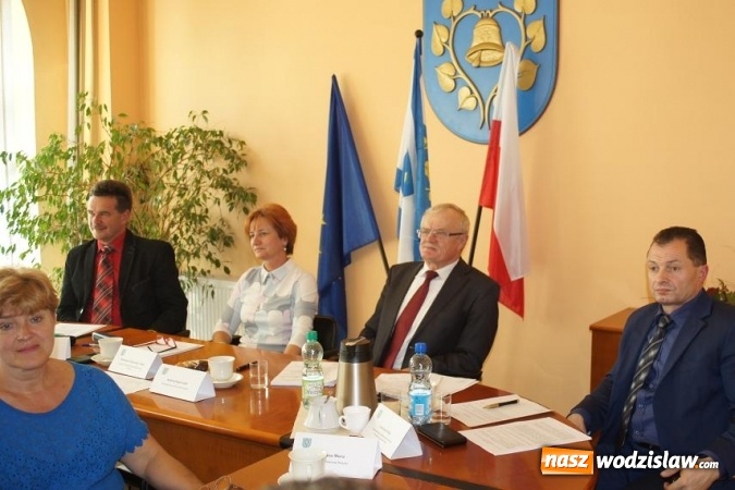 Zdjęcie w galerii na portalu naszwodzislaw.com: Po wrześniowej sesji Rady Gminy Mszana - Klaudia Mitko z Nagrodą Wójta  wiadomości z regionu