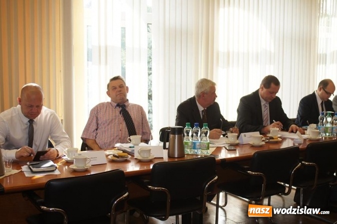 Zdjęcie w galerii na portalu naszwodzislaw.com: Po wrześniowej sesji Rady Gminy Mszana - Klaudia Mitko z Nagrodą Wójta  wiadomości z regionu
