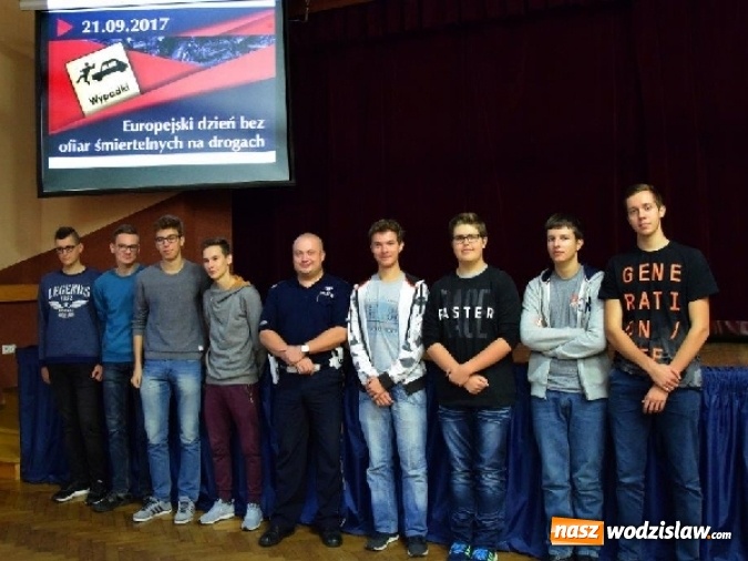 Zdjęcie w galerii na portalu naszwodzislaw.com: Dzień bez ofiar w I LO  wiadomości z regionu
