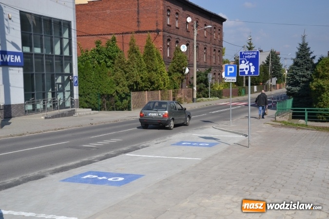 Zdjęcie w galerii na portalu naszwodzislaw.com: Zatrzymaj się, daj całusa i odjedź. Specjalna strefa powstała przy Sportowej Szkole Podstawowej w Radlinie  wiadomości z regionu