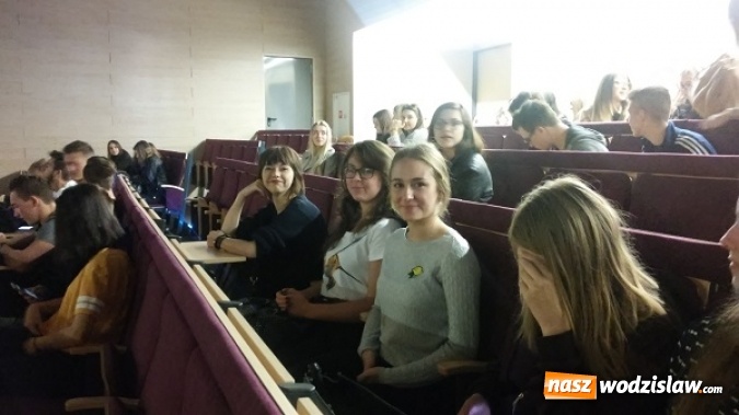 Zdjęcie w galerii na portalu naszwodzislaw.com: Poszerzali swoje zainteresowania z chemii i biologii. Uczniowie I LO w Sosnowcu wiadomości z regionu