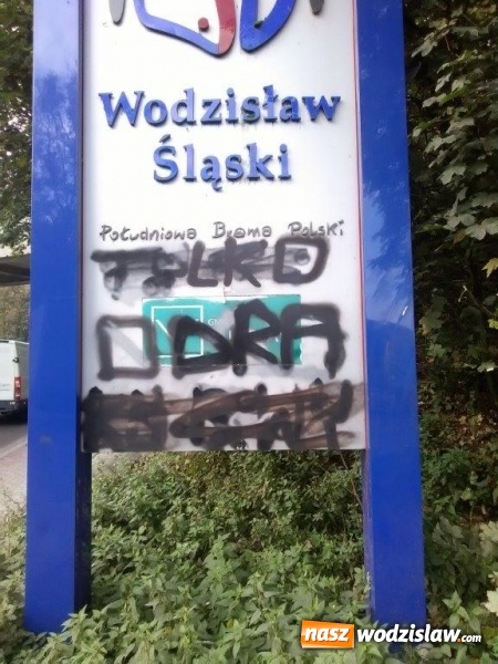 Zdjęcie w galerii na portalu naszwodzislaw.com: Zniszczone witacze na Rybnickiej wiadomości z regionu