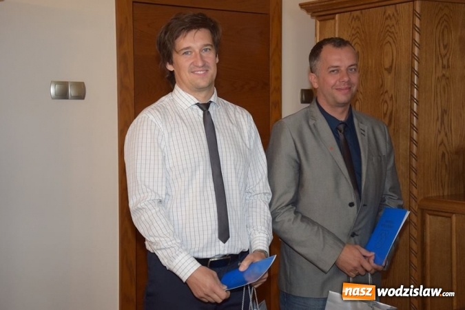 Zdjęcie w galerii na portalu naszwodzislaw.com: Burmistrz Rydułtów i dyrektor kopalni podziękowali górnikom, którzy rzucili się na pomoc tonącemu aktorowi w Czechach wiadomości z regionu