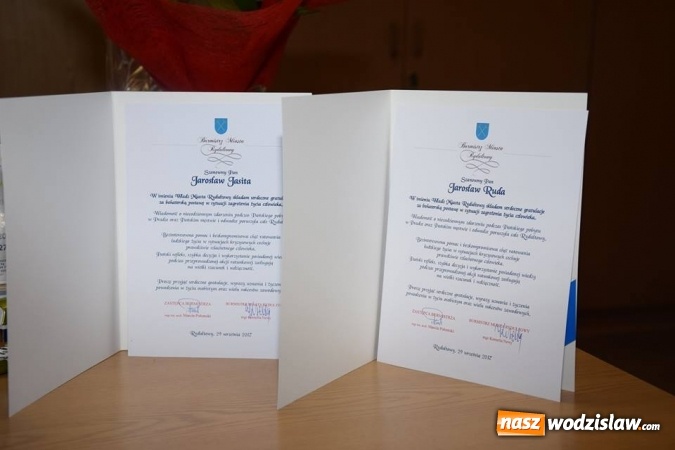 Zdjęcie w galerii na portalu naszwodzislaw.com: Burmistrz Rydułtów i dyrektor kopalni podziękowali górnikom, którzy rzucili się na pomoc tonącemu aktorowi w Czechach wiadomości z regionu