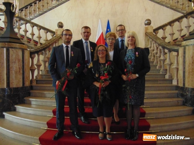Zdjęcie w galerii na portalu naszwodzislaw.com: Urzędnicy z Godowa uhonorowani za  długoletnią służbę  wiadomości z regionu
