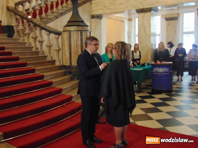 Zdjęcie w galerii na portalu naszwodzislaw.com: Urzędnicy z Godowa uhonorowani za  długoletnią służbę  wiadomości z regionu