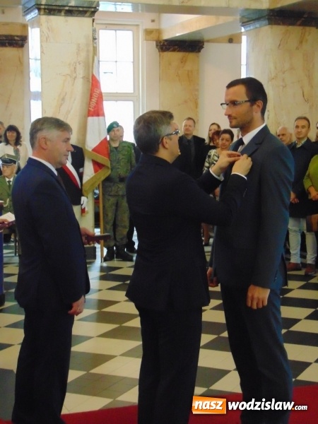 Zdjęcie w galerii na portalu naszwodzislaw.com: Urzędnicy z Godowa uhonorowani za  długoletnią służbę  wiadomości z regionu