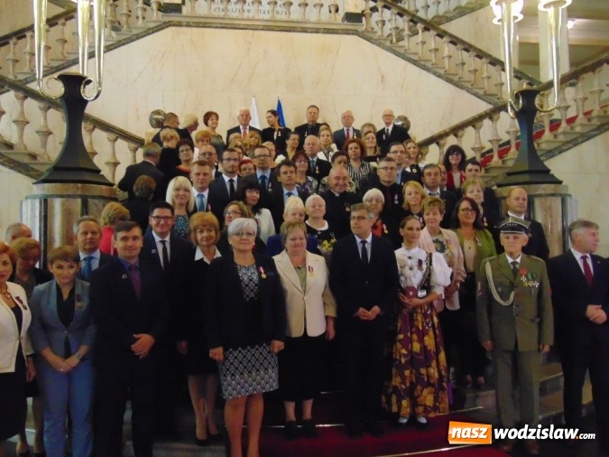Zdjęcie w galerii na portalu naszwodzislaw.com: Urzędnicy z Godowa uhonorowani za  długoletnią służbę  wiadomości z regionu