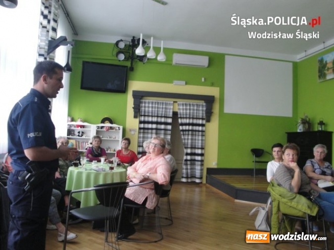 Zdjęcie w galerii na portalu naszwodzislaw.com: Profilaktyka wśród seniorów. Policjanci na spotkaniu w Radlinie  wiadomości z regionu