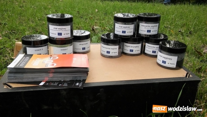 Zdjęcie w galerii na portalu naszwodzislaw.com: Dobra rada w spalaniu: nie truj sąsiada i przestrzegaj prawa! Uczniowie PCKZiU na pokazie dolnego i górnego spalania  wiadomości z regionu